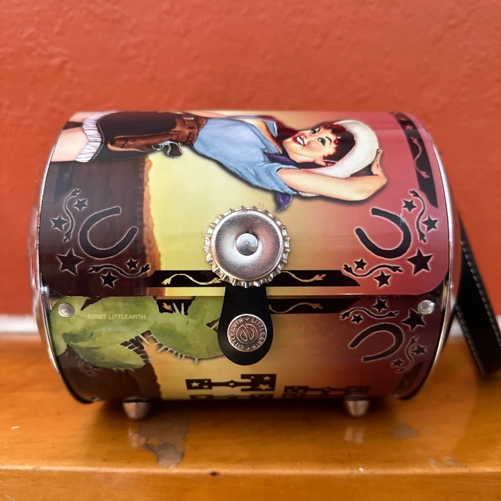 Little Earth Cowgirl Tin Bag